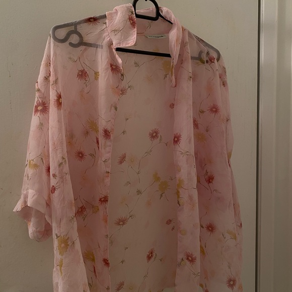 Sheer pink floral button up - Picture 3 of 4